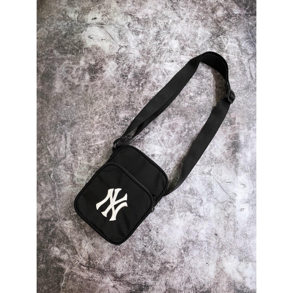 Túi Đeo Chéo M.L.B New York Yankees Mini Bag Black B215