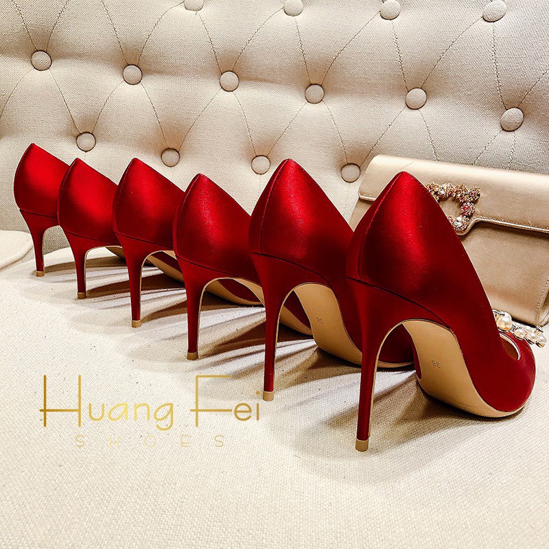 Giày cao gót lụa màu đỏ siêu sang chảnh