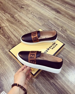 Giày slipon fendi