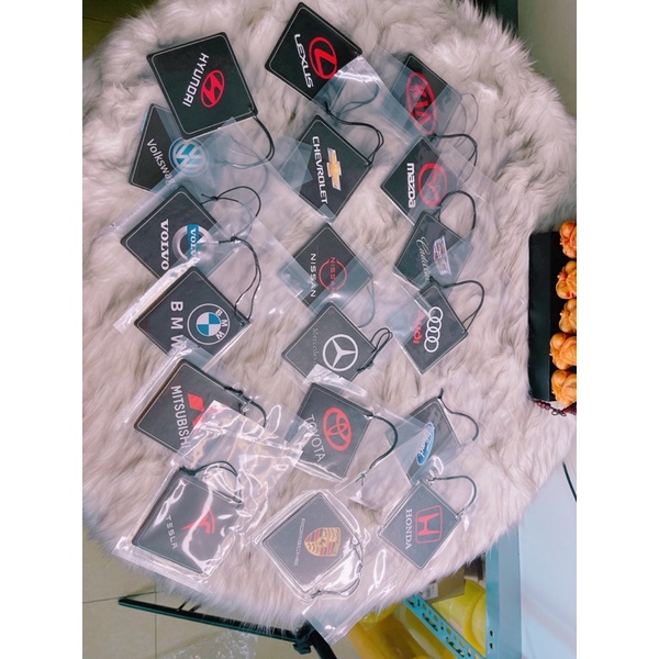 Lá Thơm Treo xe khử mùi xe hơi Hương nước hoa Pháp cao cấp