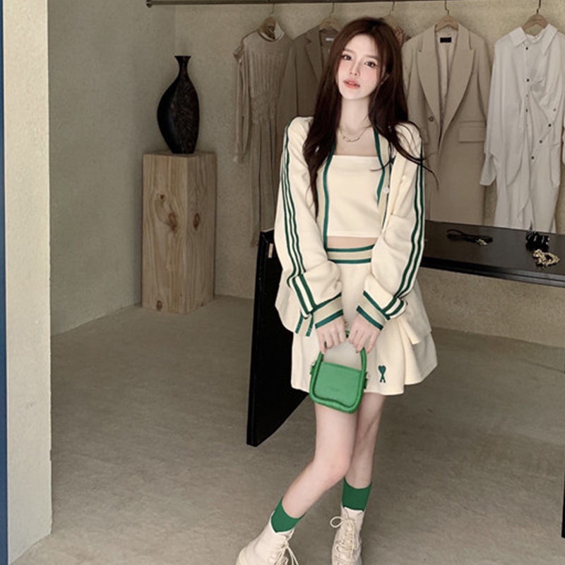 Set Áo Khoác Và Chân Váy Phong Cách Thể Thao Thời Trang Cho Nữ