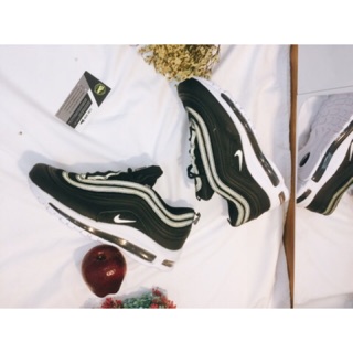 Giày thể thao Air Max 97 có phản quang trong đêm