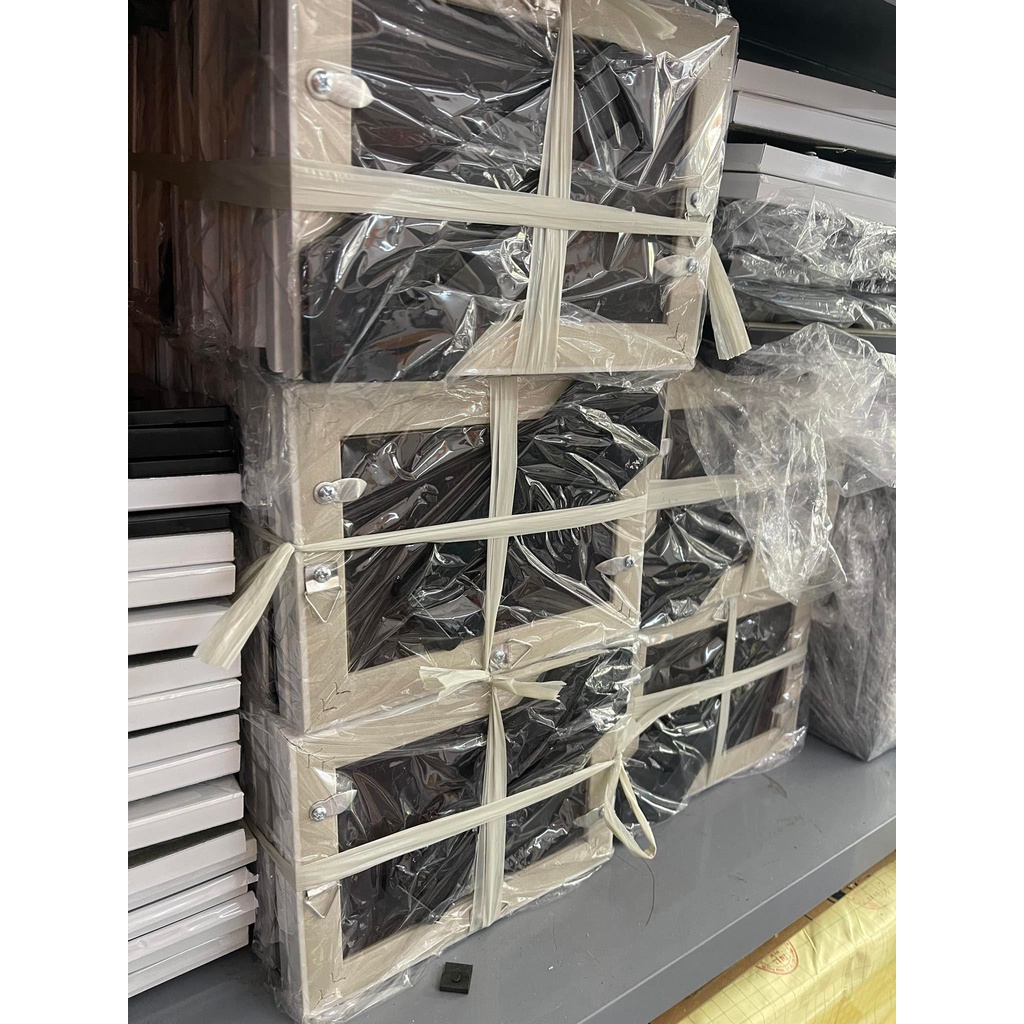 Khung hình kích thước 20x25 thương hiệu Tini Printing có mặt mica cao cấp