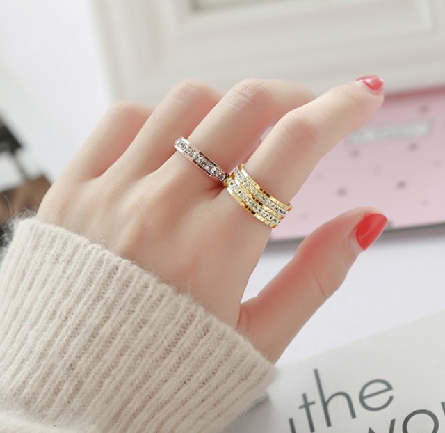 Nhẫn Titan 2 Hàng Đá Vuông Siêu Xinh