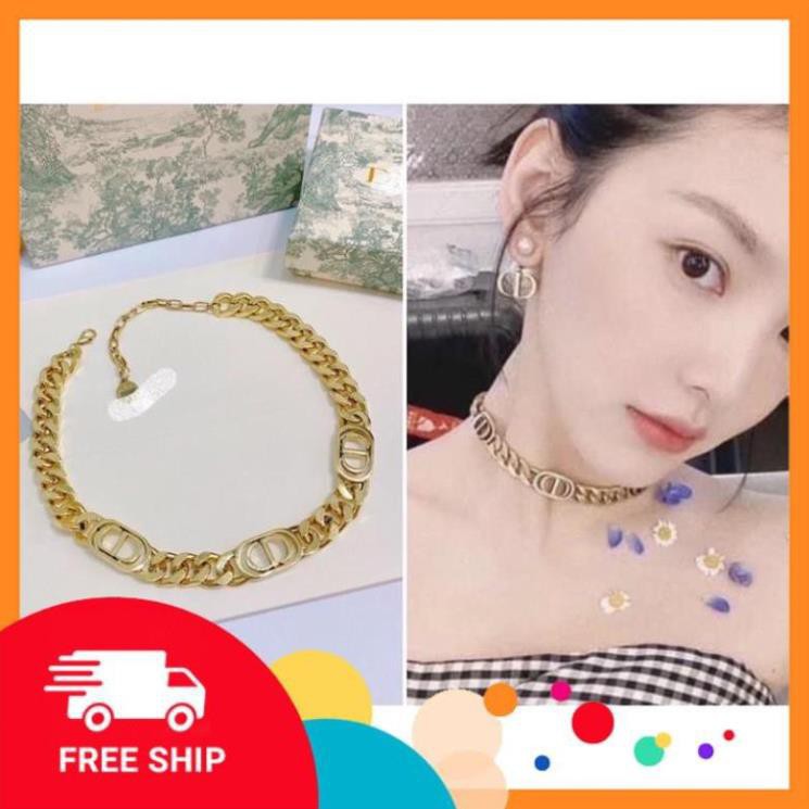 Choker CD huyền thoại đeo bao sang chảnh