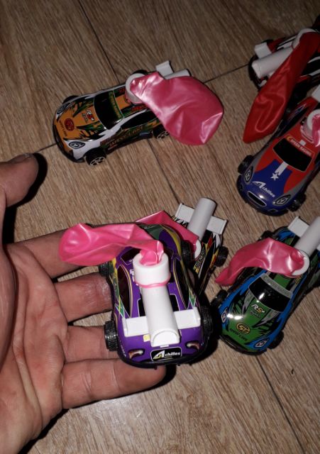 Hàng hot_Một chiếc xe bằng nhựa chạy bằng hơi rất đẹp