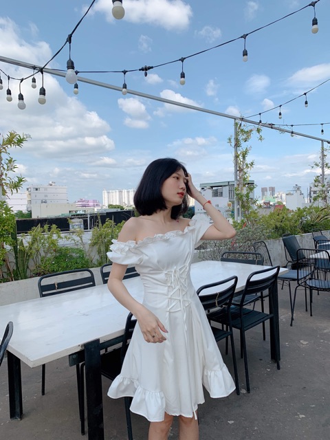 ĐẦM TRẮNG XINH ĐƠN GIẢN ĐẦM CHẠY BÈO Ở CỔ VÀ PHẦN TAY - THIẾT KẾ ĐAN DÂY Ở TRƯỚC ( kèm ảnh thật trải sàn ) | BigBuy360 - bigbuy360.vn