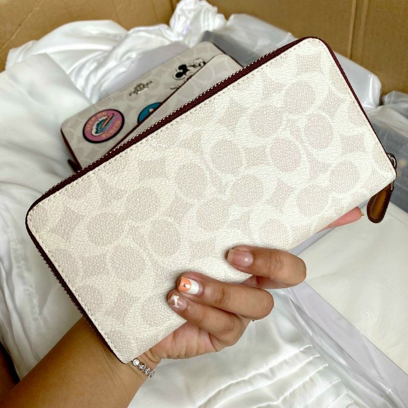 Ví cầm tay COACH & DISNEY STICKER