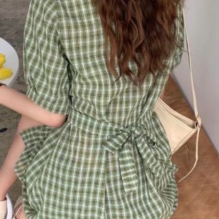 Váy kẻ caro thắt lưng eo