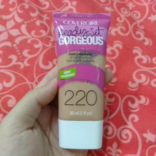 Kem nền Covergirl Ready, set gorgeous oil free foundation