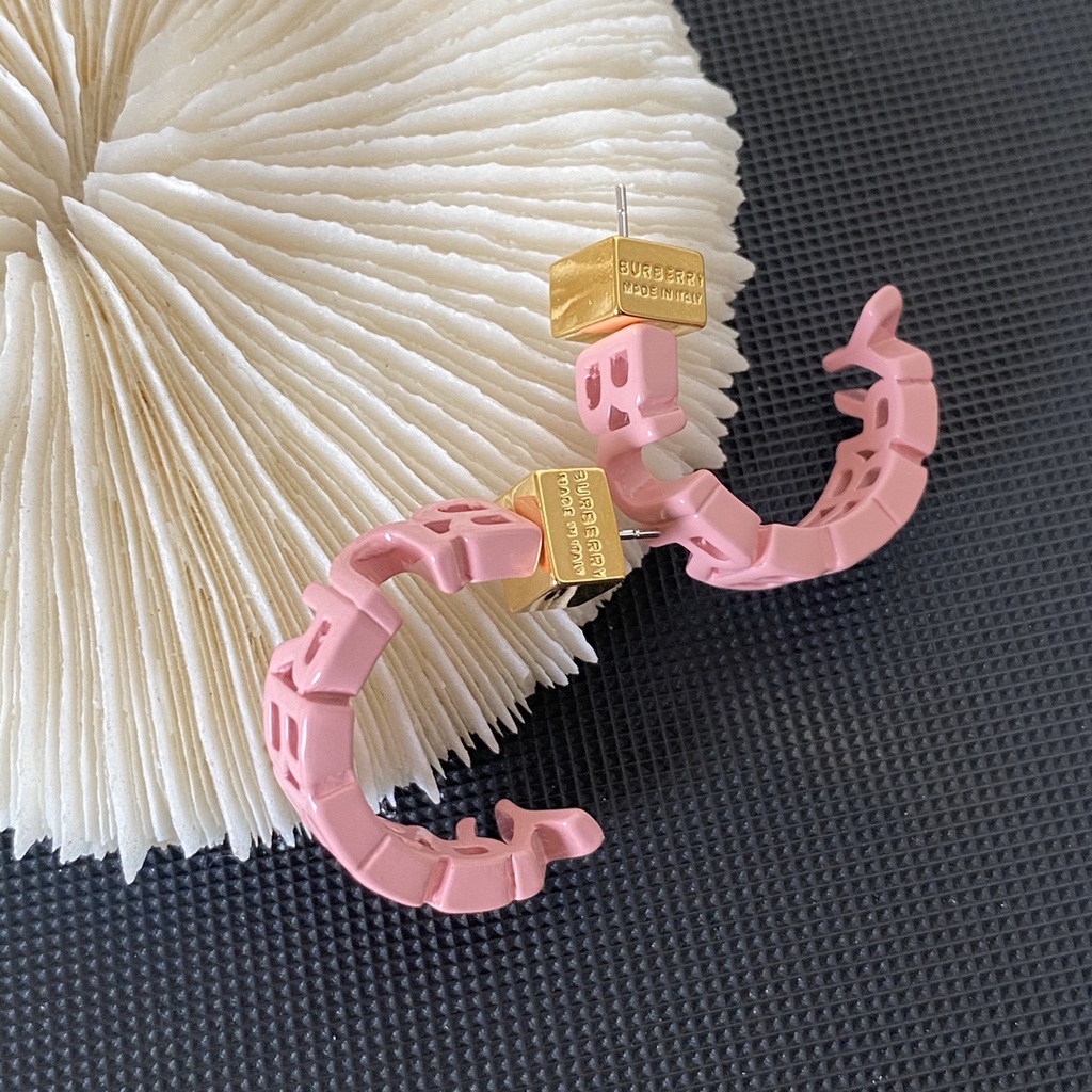 BURBERRY Bông Tai Chữ B Bằng Thép Titan Thời Trang