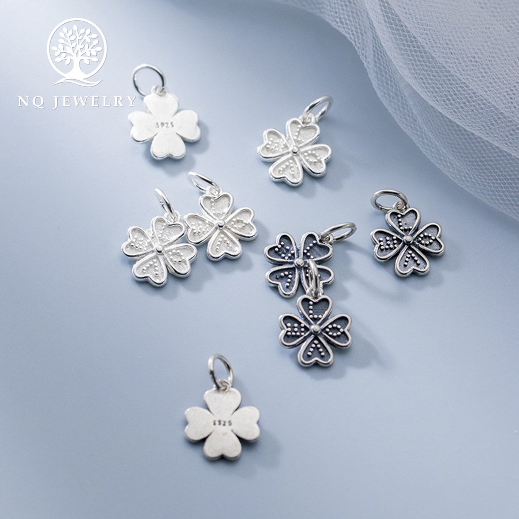 Charm bạc hình cỏ 4 lá treo họa tiết LOVE - NQ Jewelry