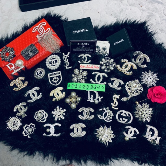 Tag cài áo sang chảnh cho quí cô quí bà