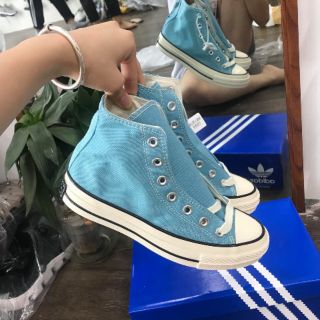 Giày thể thao màu xanh mint