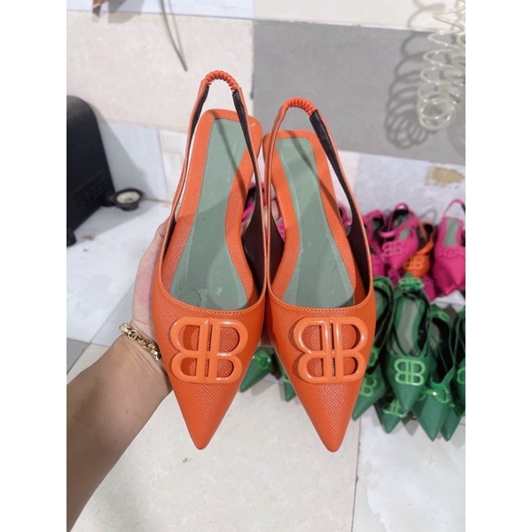 Giày sục mũi nhọn sandan đế bệt khoá BB da sần mờ hót tread xinh xắn.