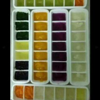 Khay đá có nắp đậy.
Nhà nào có trẻ nhỏ có thể dùng làm khay đựng đồ ăn dặm cho bé rất tốt