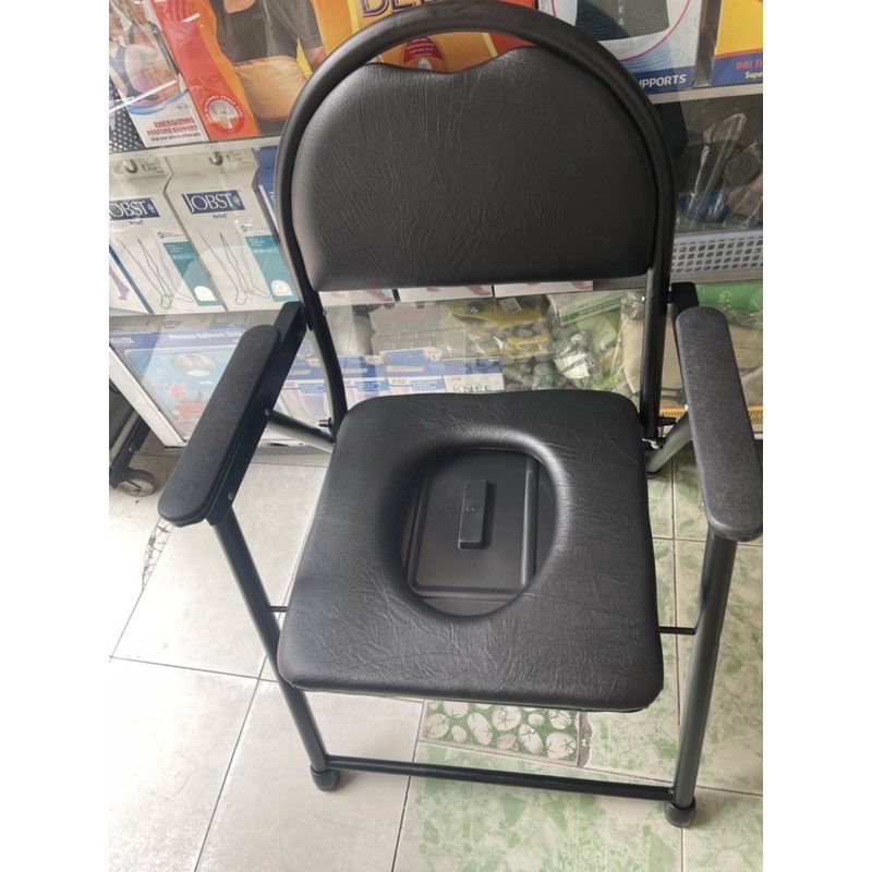 Ghế bô vệ sinh cho người già,có bánh xe
