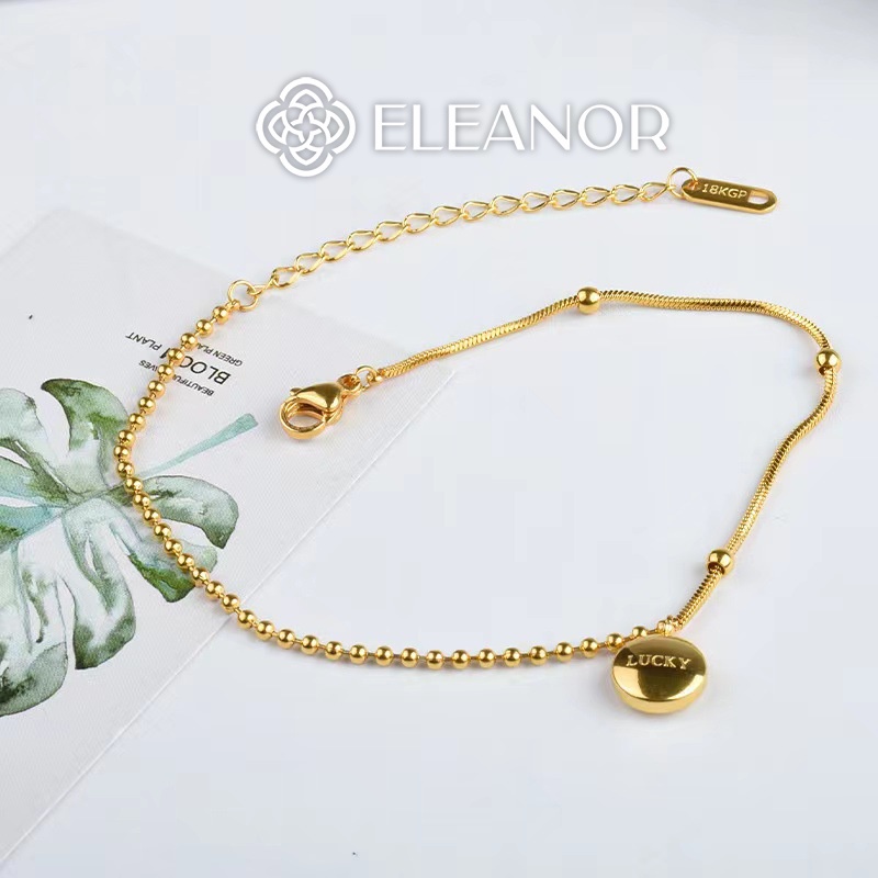 Lắc chân nữ titan Eleanor Accessories mặt tròn khắc chữ lucky phụ kiện trang sức 4025