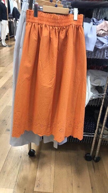 Chân váy cotton dập hoạ tiết ren Uniqlo auth | BigBuy360 - bigbuy360.vn