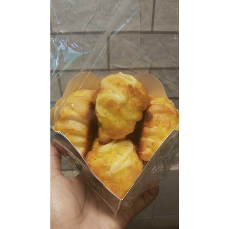 🍞🍞Bánh bông lan phô mai chà bông trứng muối:#65k  🍞🍞Bánh mỳ cua phủ dừa:#65k  🍞🍞Bánh pizza gà cay sốt trứng:#35k