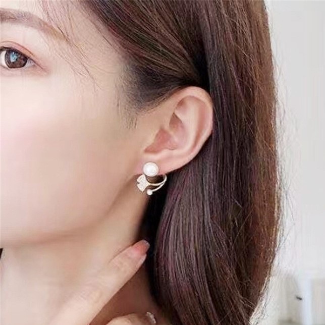 Bông tai bạc hình lá bạch quả đính hạt trai, phong cách thời trang hàn quốc - Trang sức bạc Evasilver