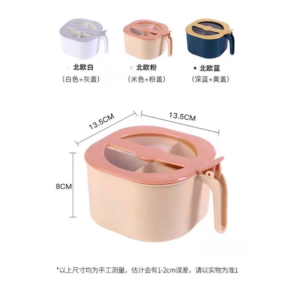 Hộp đựng gia vị 4 ngăn tiện lợi.
