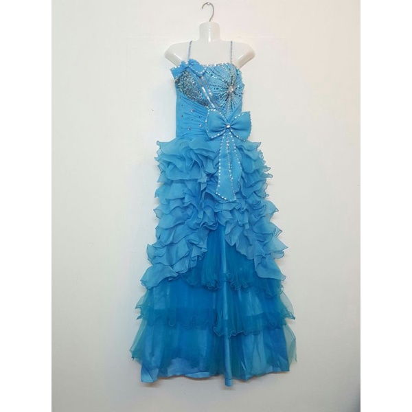 ĐẦM CÔ DÂU, DỰ TIỆC