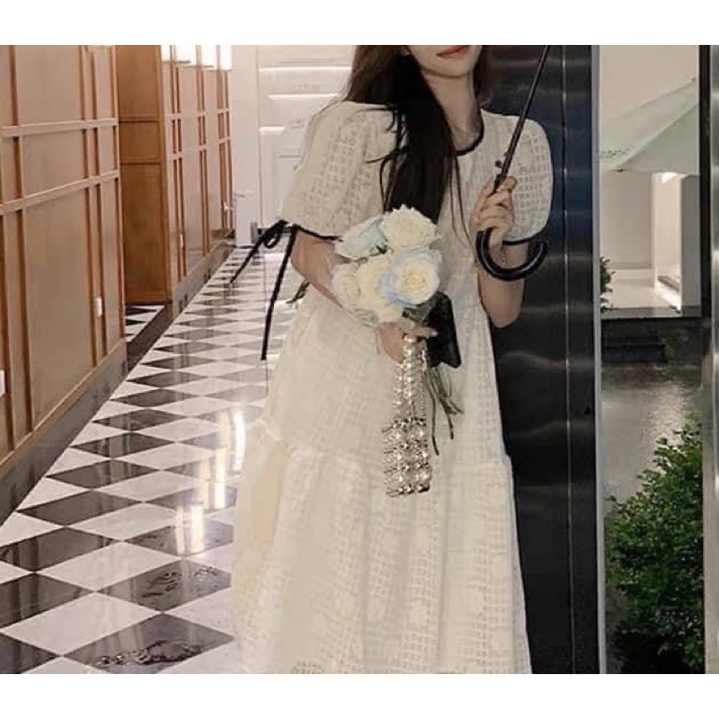 Đầm babydoll hoa nổi viền nơ đen chất voan caro mịn, Váy trắng đi chơ, đi tiệc đẹp (TTA135)