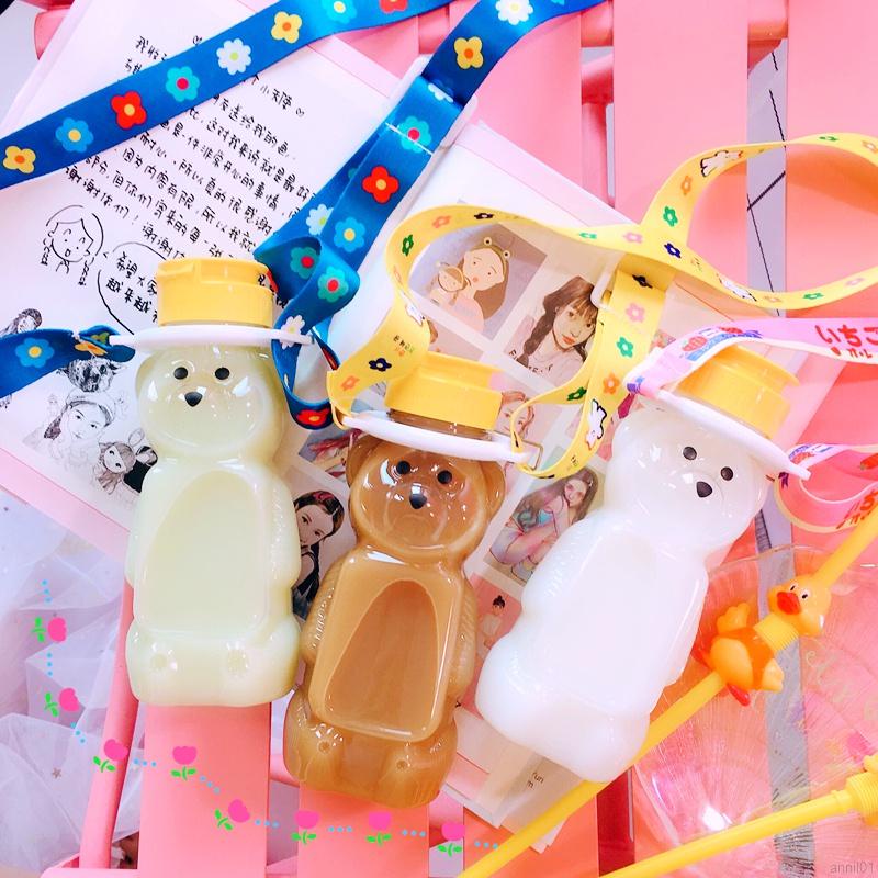 Bình Nước Nhựa Trong Suốt Họa Tiết Gấu Hoạt Hình Dễ Thương Có Ống Hút Cho Bé