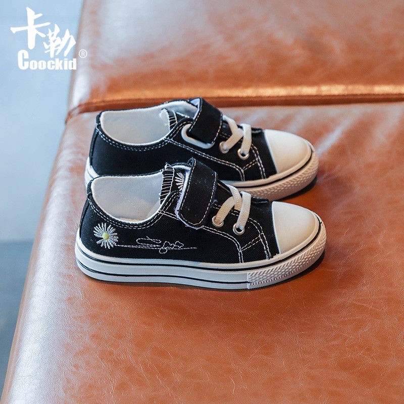 Giày vải trẻ em dây chun có dán