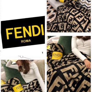 Chăn tuyết Fendi Roma.