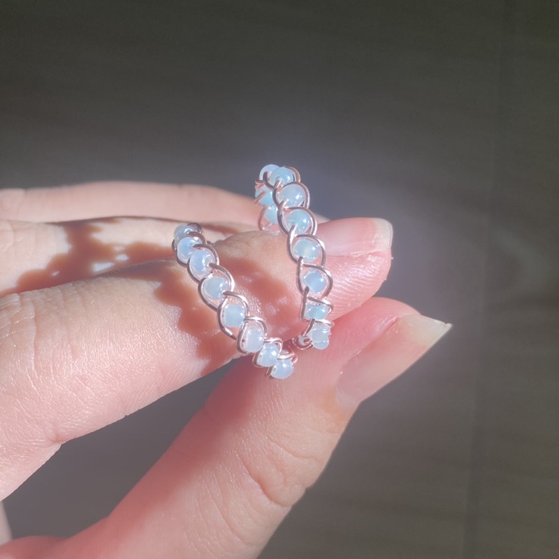 nhẫn hạt đan xanh pastel dây kẽm rose gold