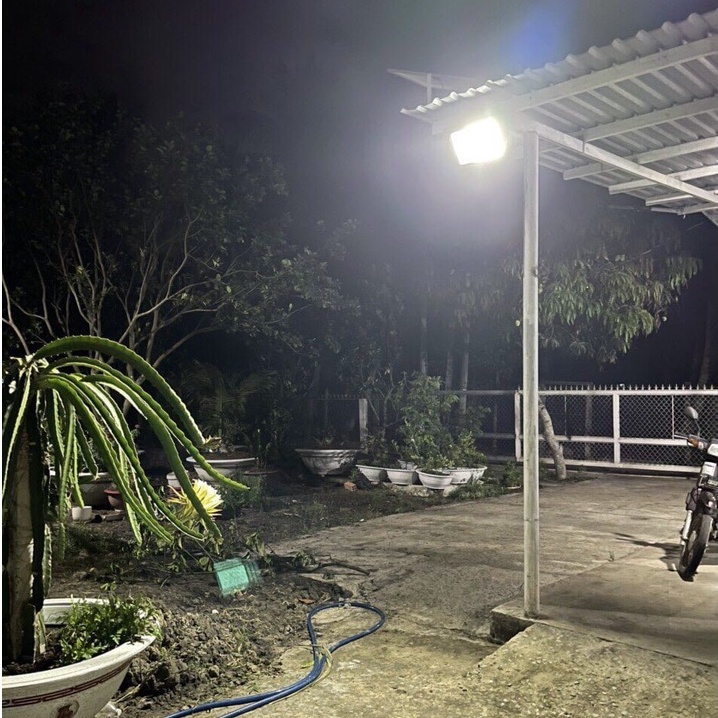 Đèn pha led năng lượng mặt trời công suất 200w chiếu sáng sân vườn , Đèn chiếu sáng ngoài trời Bảo Hành 2 năm