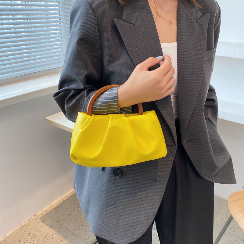 Túi xách hình dáng đám mây nhỏ có nếp gấp tay cầm gỗ thời trang mới 2022 cho nữ