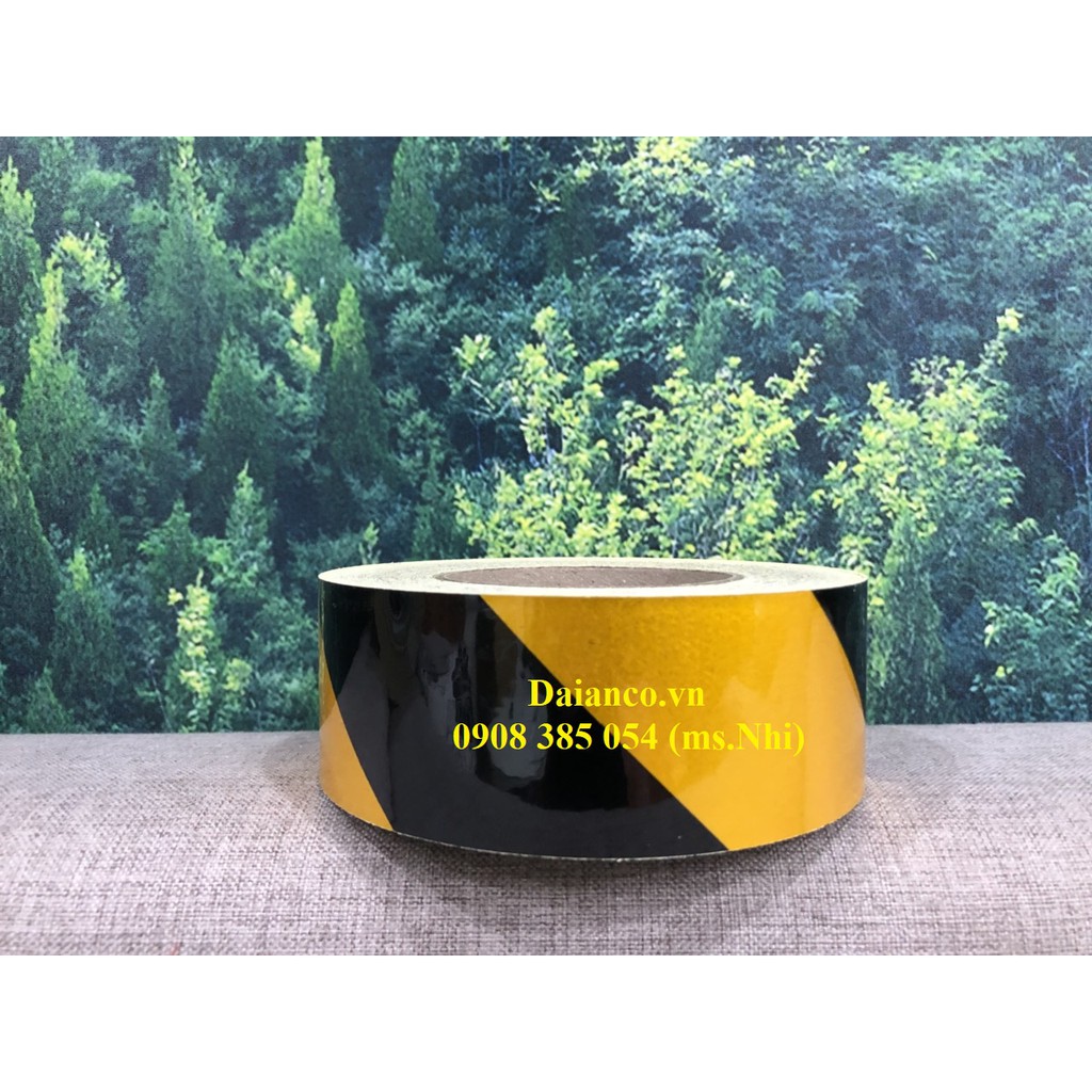 Băng keo phản quang dán nền cảnh báo- Băn keo dán phân luồng- Bản rộng 5cm, dài 40m (vàng sọc đen)- Có sẵn