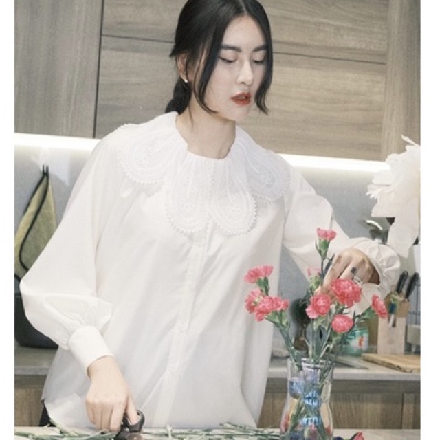 Áo sơ mi chất đẹp có cổ lá ren
