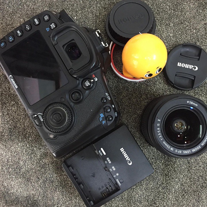 Bộ máy ảnh Canon EOS 7D và lens 18-55 is II