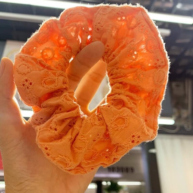 Chun cột tóc scrunchie voan vải dập lỗ