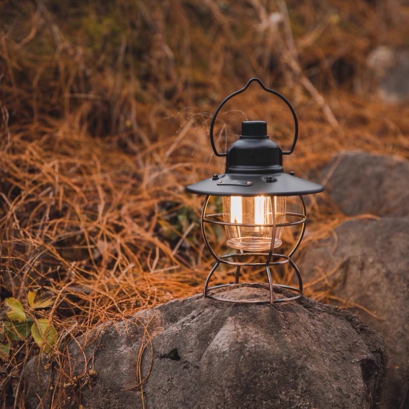 Đèn dã ngoại cắm trại Mountainhiker bóng LED kiểu đèn bão sạc tích điện ánh sáng 3 màu dung lượng pin lớn chống nước 164