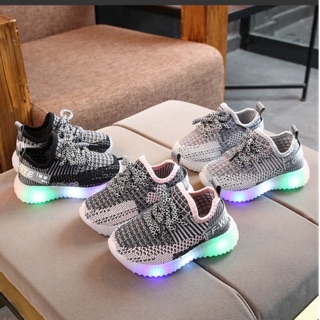 Combo 2 đôi giày phát sáng cho bé