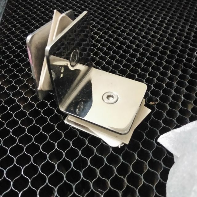 Kẹp kính 90° độ kép