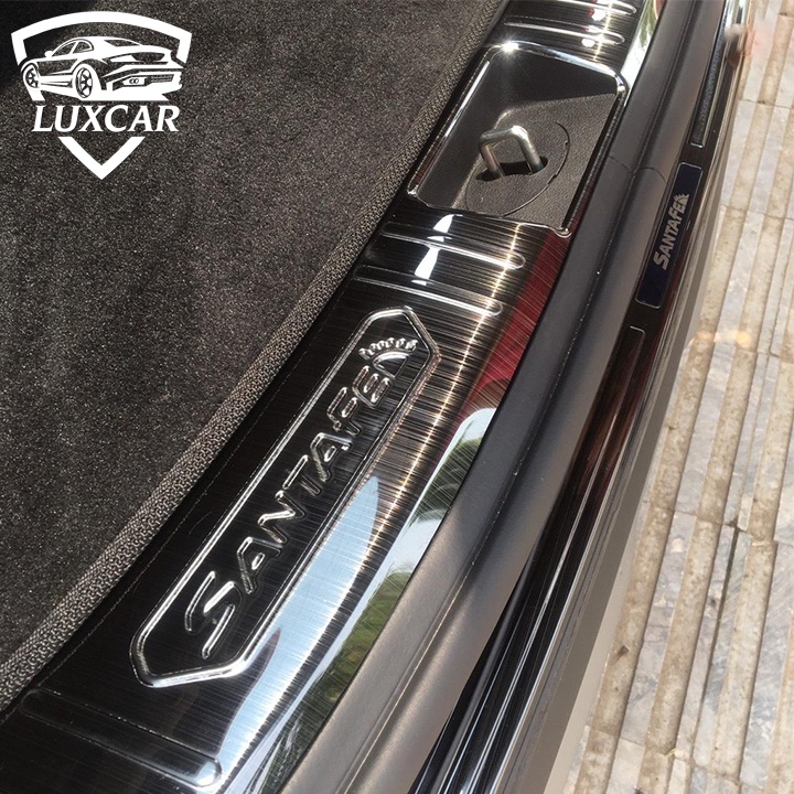 Ốp chống trầy cốp xe HYUNDAI SANTAFE - Chất liệu INOX, TITAN cao cấp LUXCAR