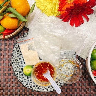 Bánh tráng phơi sương chấm “Muối Sệt”