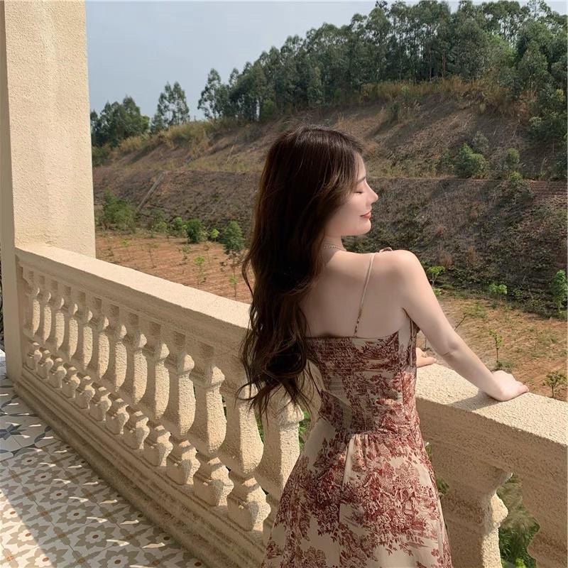 Set váy hai dây dáng dài phong cảnh kèm áo khoác trắng | BigBuy360 - bigbuy360.vn