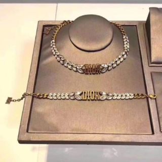 SET CHOCKER & VÒNG TAY JADIOR