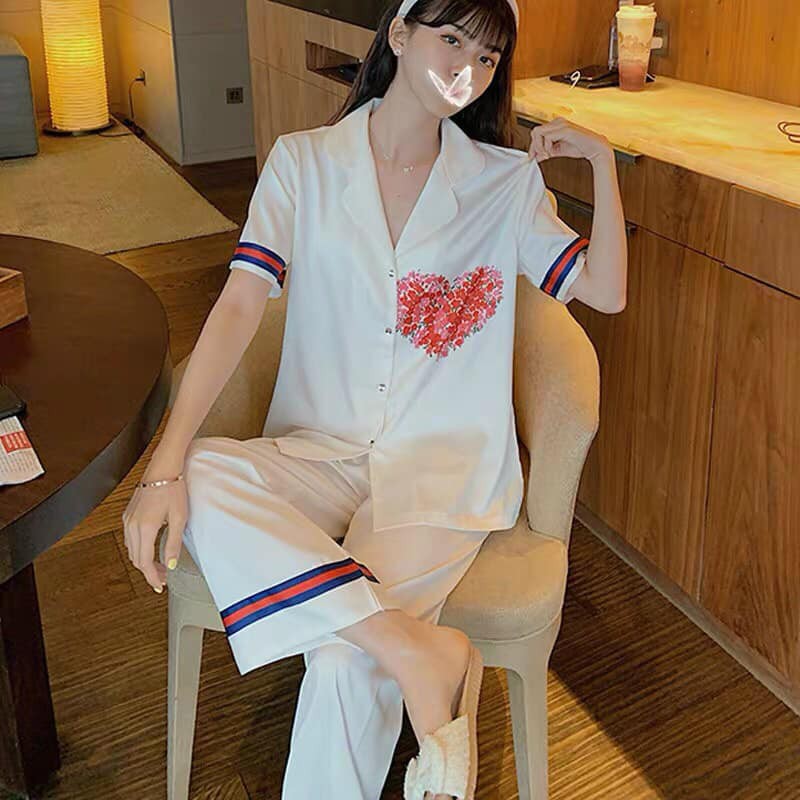 B411 Bộ ngủ pijama lụa QCCC, tay ngắn quần dài , chất đẹp mềm mịn , shop về đủ 2 màu.