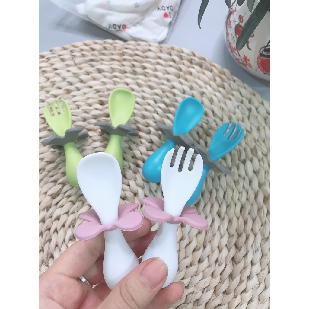 Thìa dĩa tập xúc cho bé có nút chặn hình bông hoa dễ thương giúp bé tập ăn KÈM HỘP NHỰA