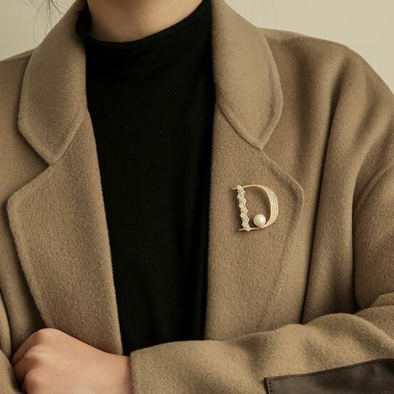 Ghim Cài Áo Hình Chữ D Đính Ngọc Trai Sang Trọng