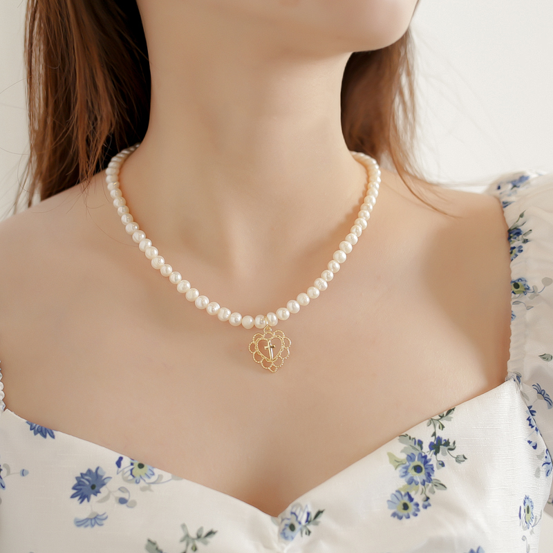 Vòng cổ mặt hình thánh giá đính ngọc trai giả thời trang cho nữ