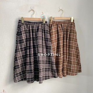 Chân váy kẻ suông